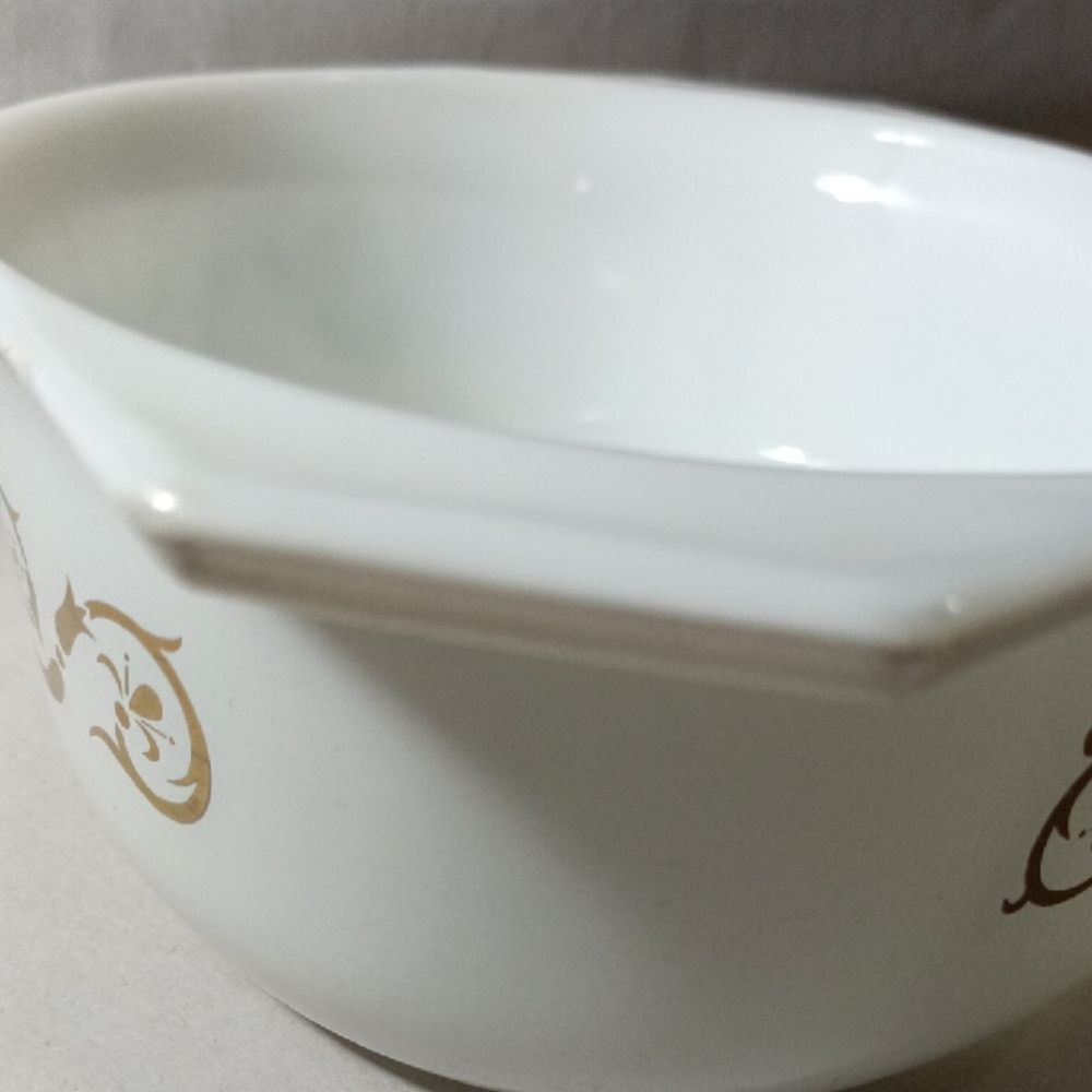 Pyrex Empire Scroll Oval Casserole Dish W/Beautiful Gold Vines No Lid - Picture 2 of 7